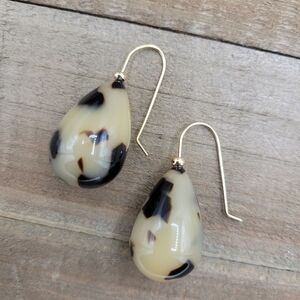 Trendy / Classic Tortoise Shell Teardrop Earrings